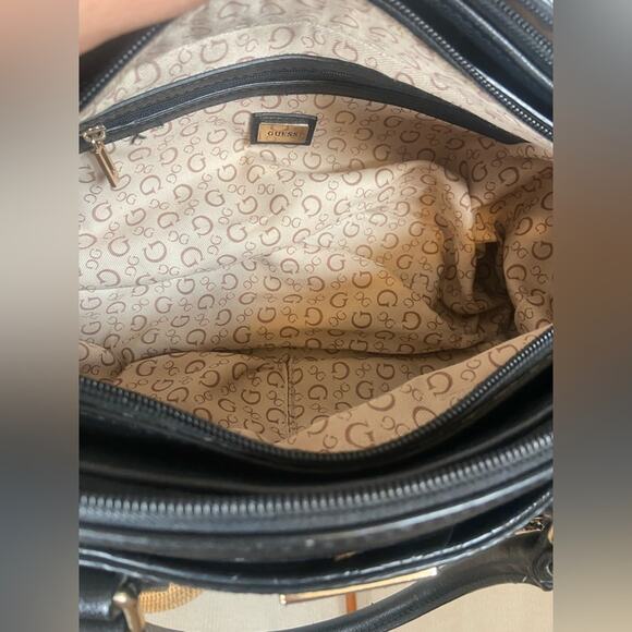 3 Guess Purse Bundle – Handbag, Quilted Crossbody & White Wristlet - Picture 12 of 13